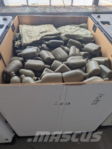 13 Pallets of US Military surplus gear Construcción - Otros