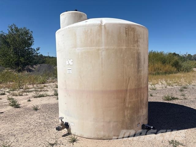  2500/3000 gal Poly Tank Tanker trailers
