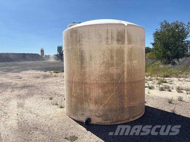  2500/3000 gal Poly Tank Tanker trailers