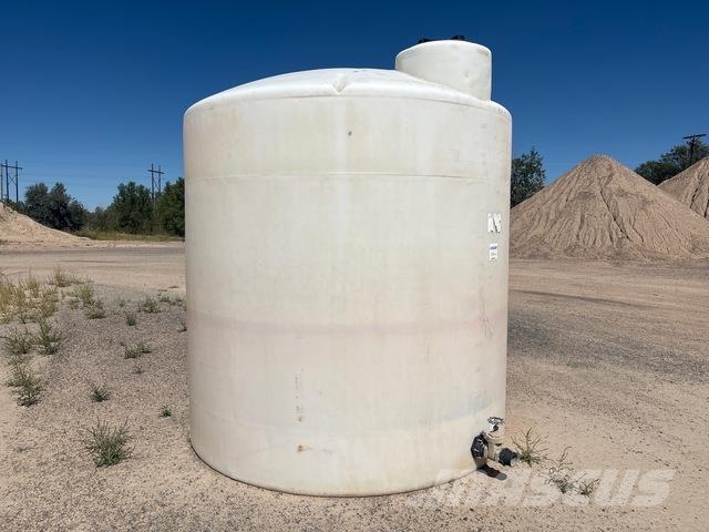  2500/3000 gal Poly Tank Tanker trailers