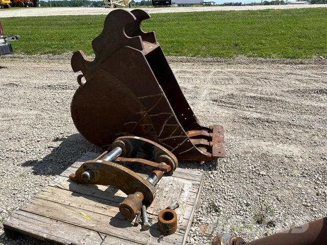 27 in Digging Excavator Bucket & Adapter Plate Other components