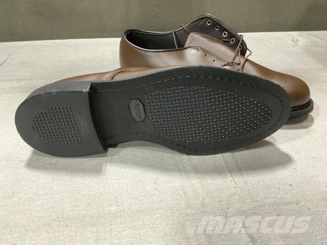 (3 000) Pairs of Assorted Men’s Shoes Riepas, riteņi un diski