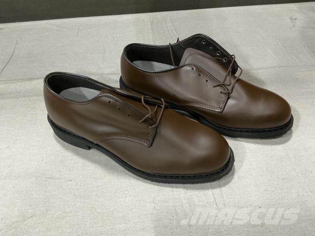 (3 630) Pairs of Men's Shoes Gume, kotači i naplatci