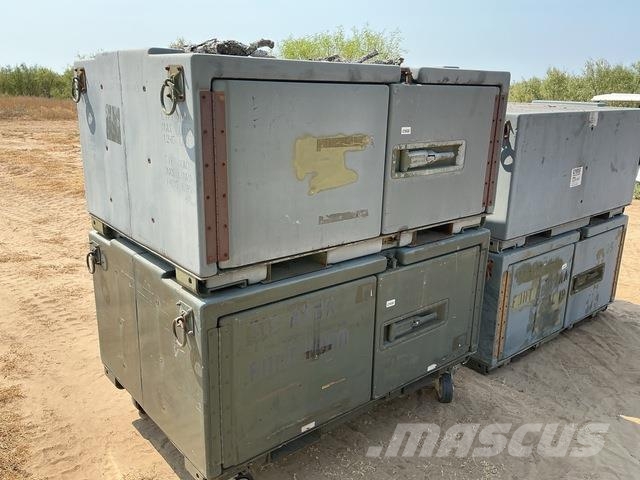 (4) Shipping & Storage Containers Varastokontit