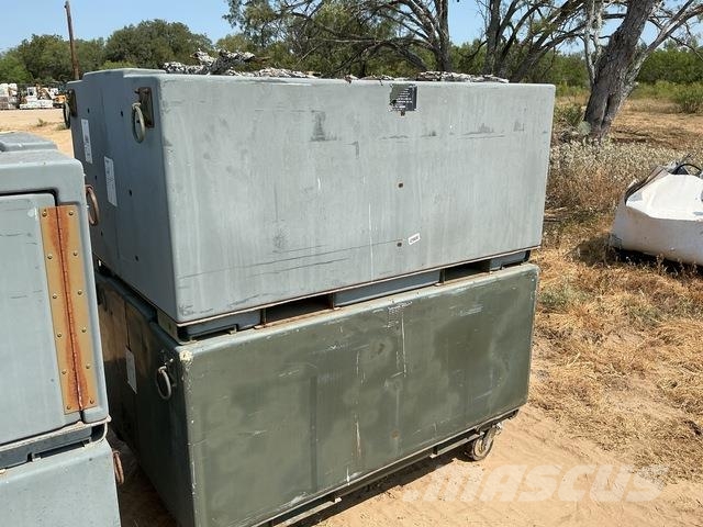 (4) Shipping & Storage Containers Varastokontit
