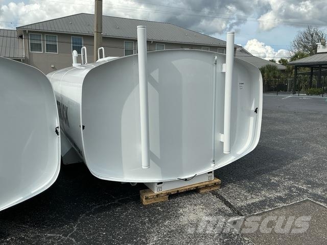 4000 gal Water Tank - Fits Truck (Unused) Građevinarstvo – ostalo