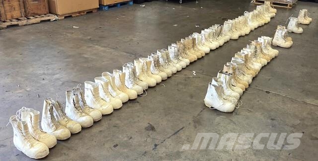 (41) U.S. G.I. White Bunny Boots Pneumatiky, kola a ráfky