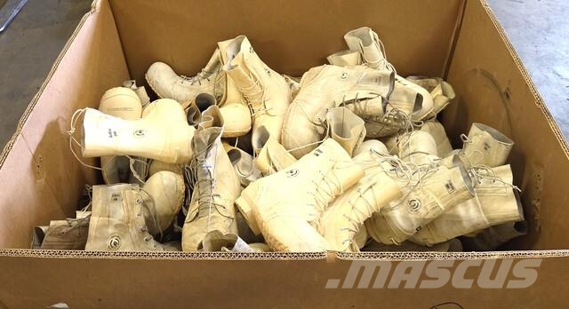 (41) U.S. G.I. White Bunny Boots Pneumatiky, kola a ráfky