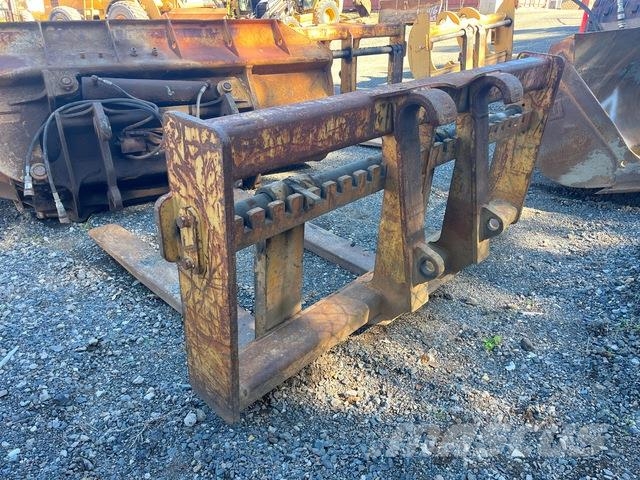 58 in Q/C Wheel Loader Forks - Fits Cat 928 Vilice