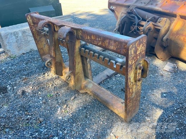 58 in Q/C Wheel Loader Forks - Fits Cat 928 Vilice