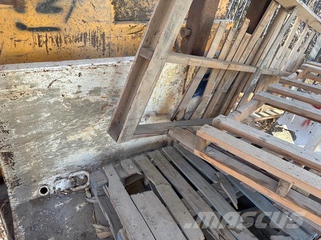 6 ft x 12 ft (3 in Wall) Manhole Box Lauksaimniecība- Citi