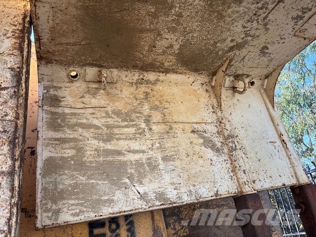 6 ft x 12 ft (3 in Wall) Manhole Box Lauksaimniecība- Citi