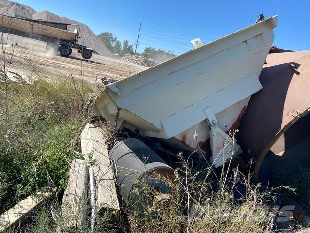  7 ft 11 in x 7 ft 11 in Aggregate Hopper Tanke og spande