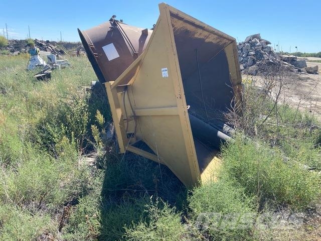  7 ft 5 in x 13 ft 10 in Aggregate Hopper Tanke og spande