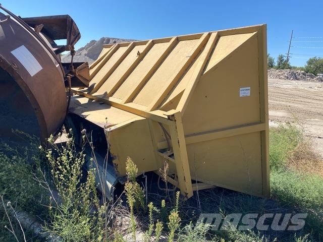  7 ft 5 in x 13 ft 10 in Aggregate Hopper Tanke og spande