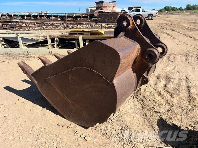  70 in Excavator Bucket - Fits Cat 338 その他部品
