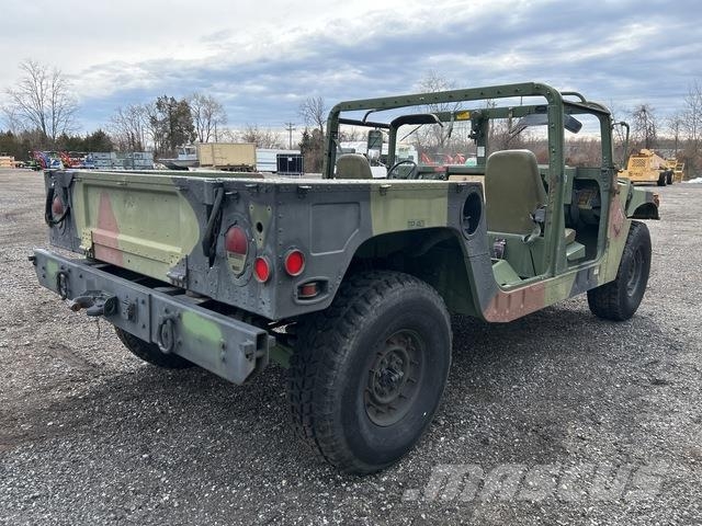 AM General M1097A2 Bestelwagens met open laadbak