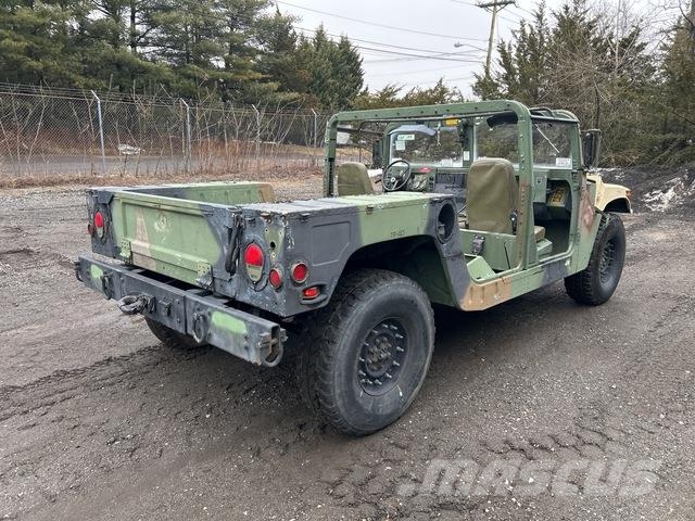AM General M1097A2 Bestelwagens met open laadbak
