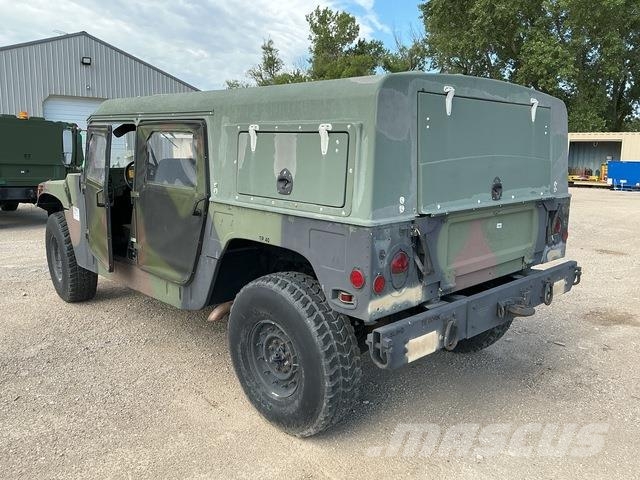 AM General M1097A2 Caja abierta/laterales abatibles