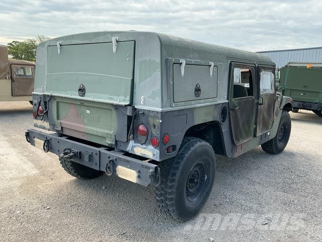 AM General M1097A2 Caja abierta/laterales abatibles