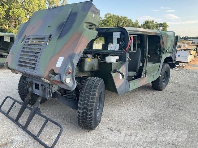 AM General M1097A2 Pick up de caixa aberta