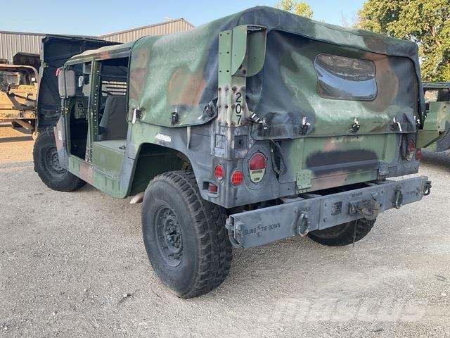 AM General M1097A2 Pick up de caixa aberta