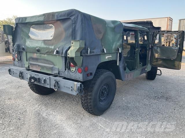 AM General M1097A2 Pick up de caixa aberta