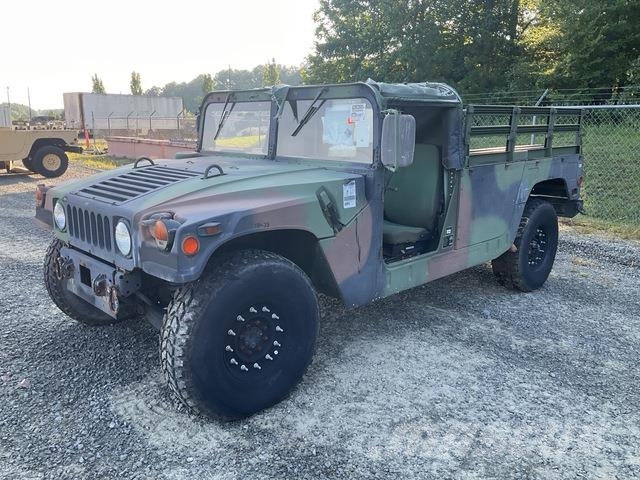 AM General M1097A2 Vieglais kravas automobilis/izkraušana no sāniem
