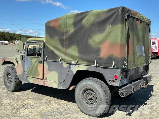 AM General M1097A2 皮卡车