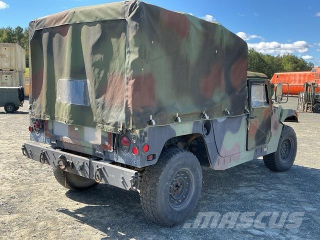 AM General M1097A2 皮卡车