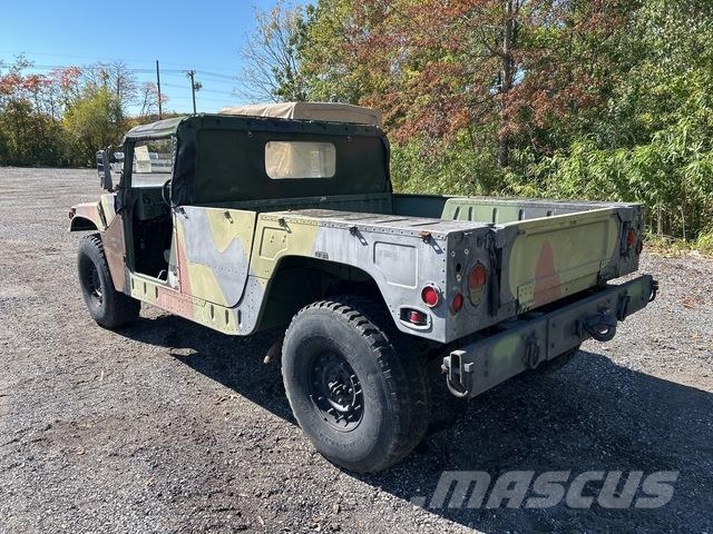 AM General M1097A2 皮卡车