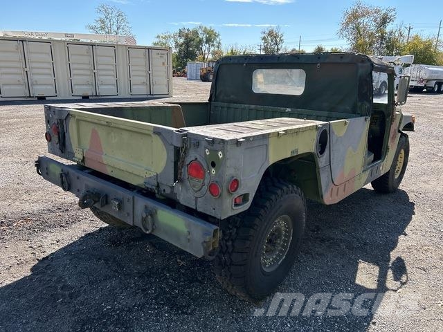 AM General M1097A2 皮卡车