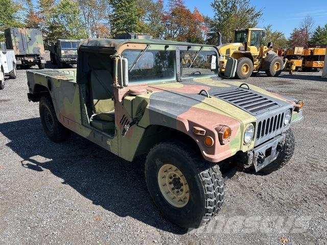 AM General M1097A2 皮卡车