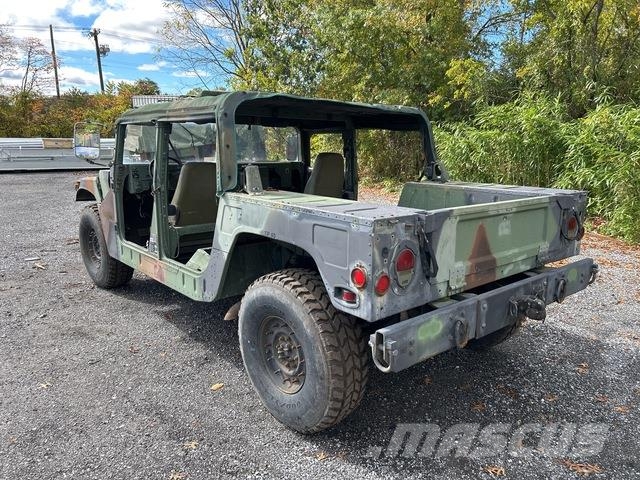 AM General M1097A2 皮卡车