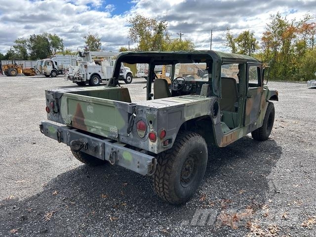 AM General M1097A2 皮卡车