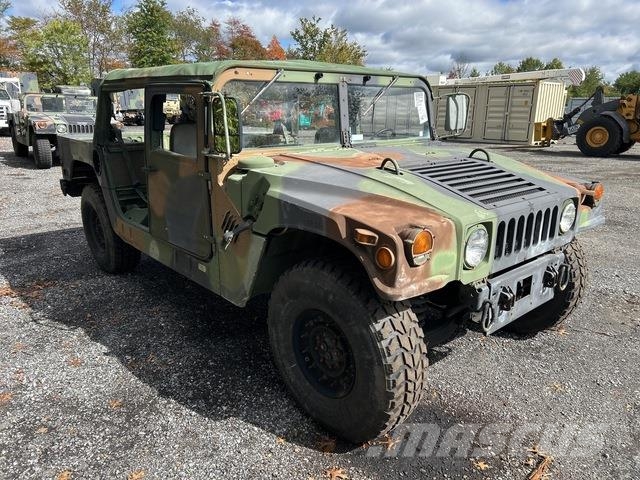 AM General M1097A2 皮卡车