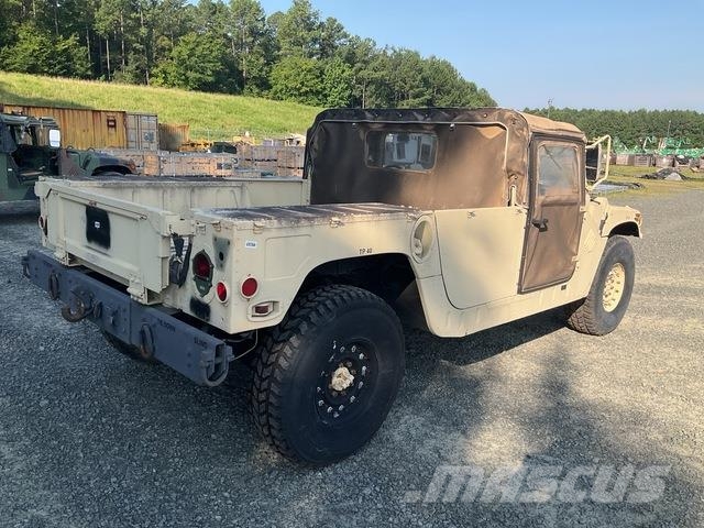 AM General M1097A2 HMMWV Бортовые фургоны