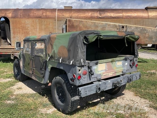 AM General M1097R1 Pick up/Dropside