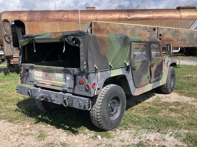 AM General M1097R1 Pick up/Dropside
