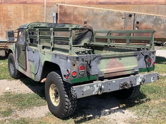 AM General M1097R1 Pick up/Dropside