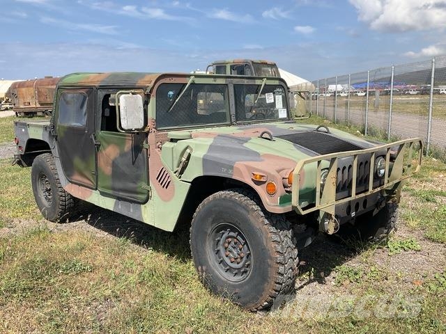 AM General M1097R1 Pick up/Dropside