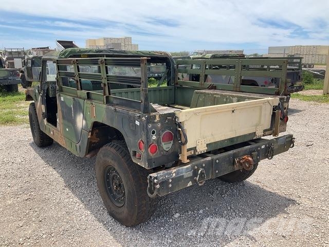 AM General M1097R1 Бортовые фургоны
