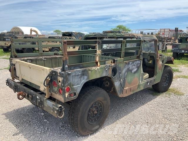 AM General M1097R1 Бортовые фургоны