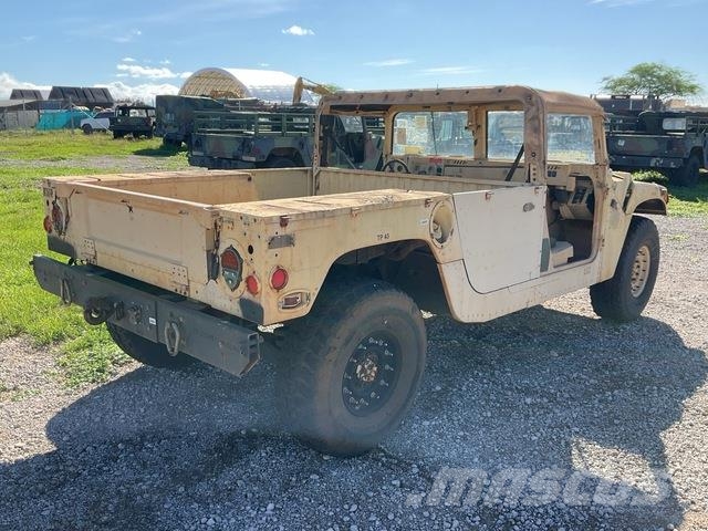 AM General M1097R1 Madelkaubikud