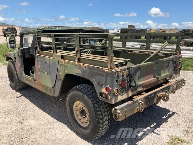 AM General M1097R1 Pick up de caixa aberta