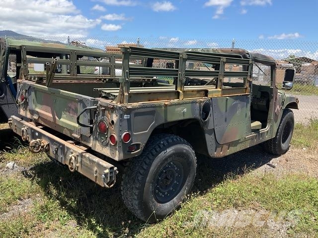 AM General M1097R1 Pick up de caixa aberta
