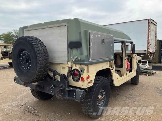 AM General M1097R1 Бортовые фургоны