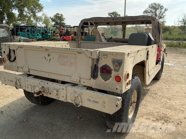 AM General M1097R1 Pick up de caixa aberta