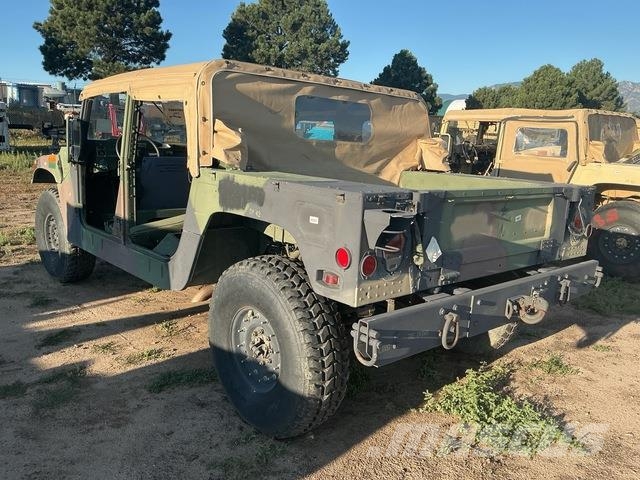 AM General M1097R1 Pick up de caixa aberta