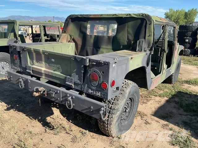 AM General M1097R1 Pick up de caixa aberta